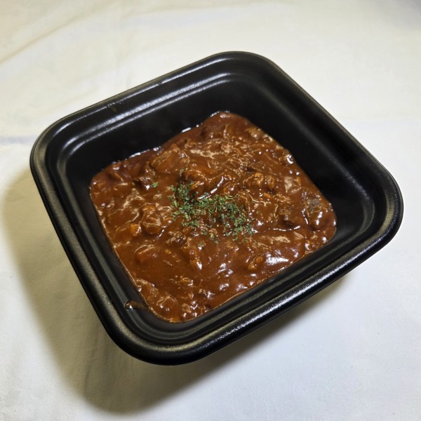 牛すじ赤ワイン煮込み